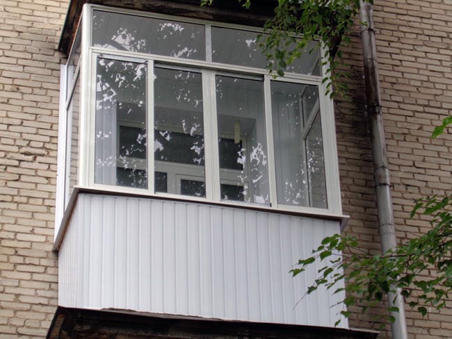 Остекление балкона в сталинке - сталинском доме Раменское